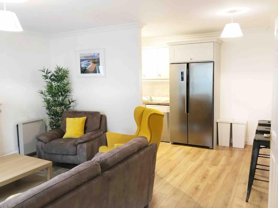 Stylish & Modern 6-bed Townhouse W/parking Appartement